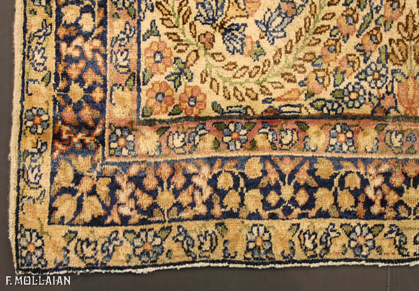Semi-Antique Persian Kerman Rug n°:28177470